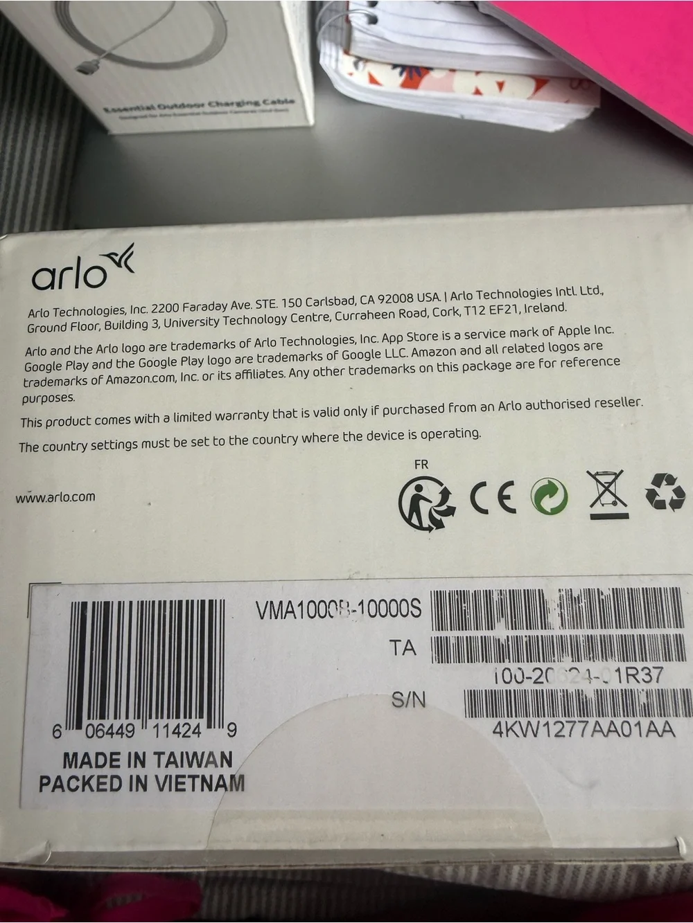 Arlo Indoor/Outdoor Mount and 2 Essential Outdoor Charging Cable - White